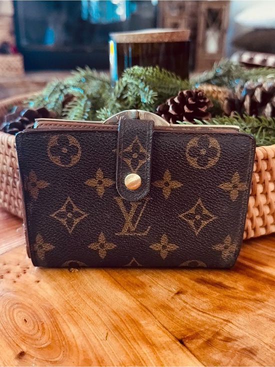 Louis Vuitton Handbags - Louis Vuitton French purse, compact, wallet, kiss, lock, monogram, canvas, brown